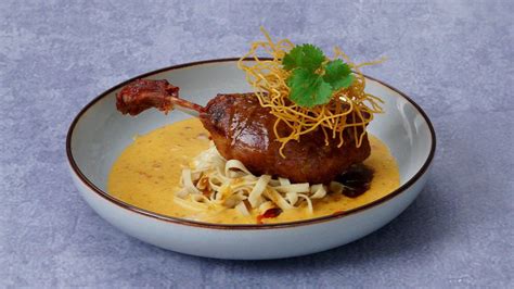  Khao Soi 닭고기와 태국 카레의 조화로운 만남을 경험하세요!